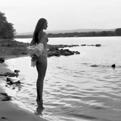 Tina, Mombacher Strand / Menschen  Fotografie von Fotograf Henning Bruns ★12 | STRKNG