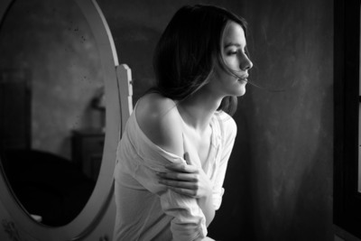 Claire / Portrait  photography by Photographer Adolfo Valente ★18 | STRKNG