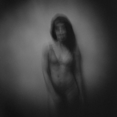 Anna-LEa / Schwarz-weiss  Fotografie von Fotograf EK ★7 | STRKNG