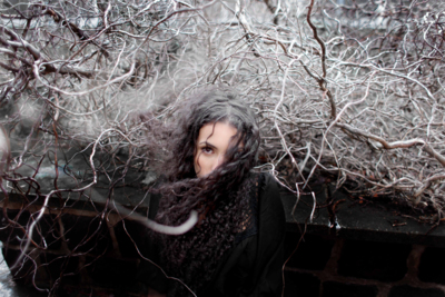 Lilly and the wind / Portrait  Fotografie von Fotografin Anne Krämer ★4 | STRKNG