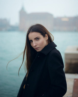 Elisabetta / Portrait  photography by Photographer Leonid Litvac ★3 | STRKNG