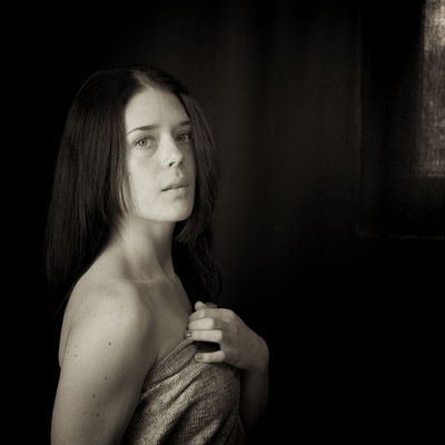 Lena / Portrait  Fotografie von Fotograf Jürgen Beuren ★1 | STRKNG