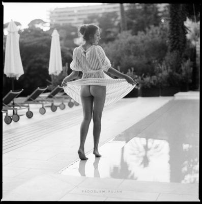 at the pool / Nude  Fotografie von Fotograf Radoslaw Pujan ★44 | STRKNG