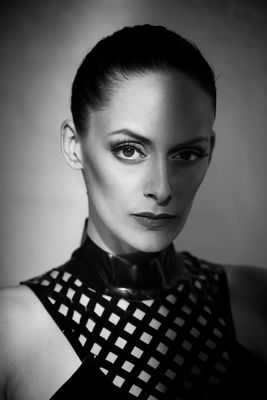 Kat / Portrait  photography by Photographer Benedikt Ernst ★28 | STRKNG