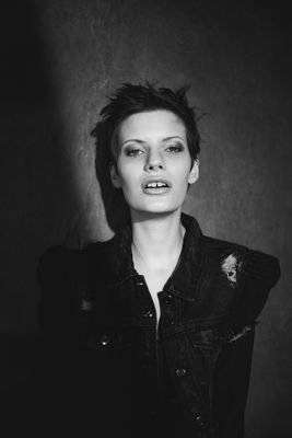 Svea / Portrait  photography by Photographer Benedikt Ernst ★26 | STRKNG