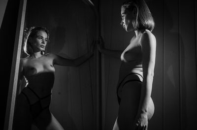Mirror, mirror on the wall / 2025-07-23 Mirror, mirror on the wall / Nude photography by Photographer Benedikt Ernst ★28 | STRKNG