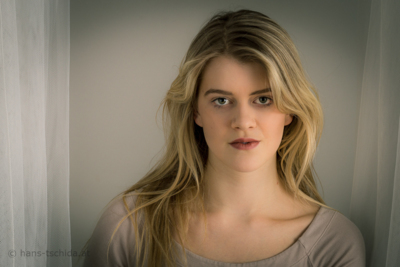 Kira..... / Portrait  Fotografie von Fotograf HansTschida | STRKNG