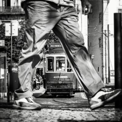 Tram in Lisboa / Stadtlandschaften  Fotografie von Fotograf Nikolaus Krandiek ★1 | STRKNG