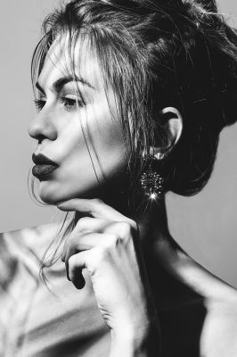 Laura Marie / Portrait  photography by Photographer Dietmar | STRKNG