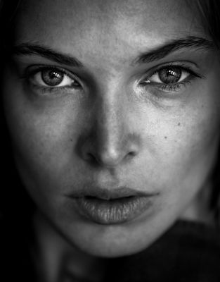 Gaelle / Schwarz-weiss  Fotografie von Fotograf Christophe_Staelens ★5 | STRKNG