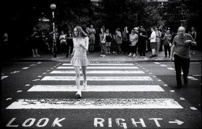 look right / Street  photography by Photographer Hans-Martin Doelz ★4 | STRKNG