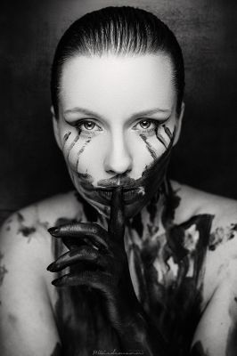 Silence / Portrait  Fotografie von Fotograf Pascal Wiedemann ★8 | STRKNG