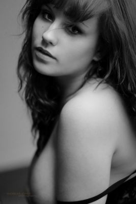 look in the mirror / Portrait  Fotografie von Model Anna Wiedemann ★23 | STRKNG