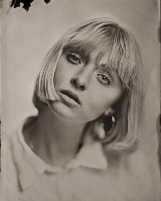 Janine | 5x7 wetplate collodion tintype / Portrait  Fotografie von Fotograf Hannes Klotz ★6 | STRKNG