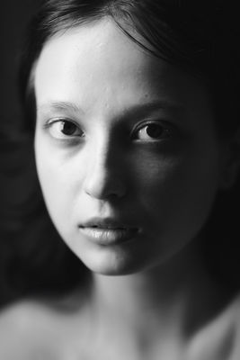 Emma. far away. / Portrait  Fotografie von Fotograf Jens Klettenheimer ★38 | STRKNG