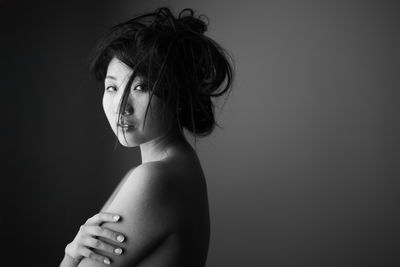 Minh-Ly / Nude  Fotografie von Fotograf Jens Klettenheimer ★42 | STRKNG