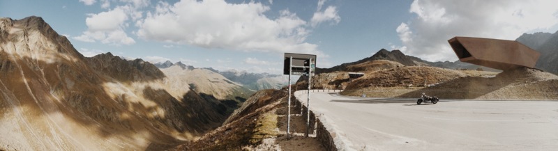 2509m ü.m. - &copy; photörhead.ch | Abandoned places