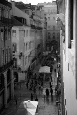 Lisbon Morning / Schwarz-weiss  Fotografie von Fotograf Jörg Billwitz ★1 | STRKNG