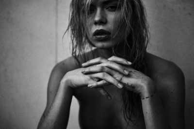 Salome / Portrait  photography by Photographer Tom Hart ★1 | STRKNG
