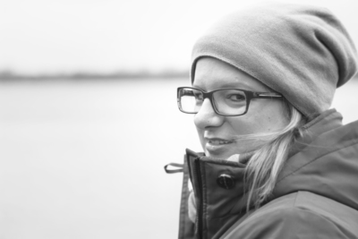 Zufrieden / Portrait  Fotografie von Fotograf FotosmitAtmosphäre | STRKNG