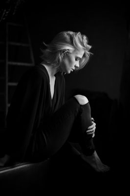 Sina / Portrait  photography by Photographer Tim Bucka ★8 | STRKNG