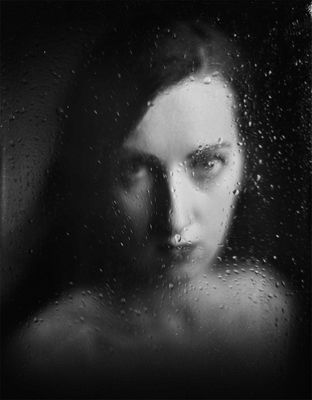 |HINTER NASSEN SCHEIBEN / Portrait  Fotografie von Fotograf Alexander Woltexinger ★2 | STRKNG