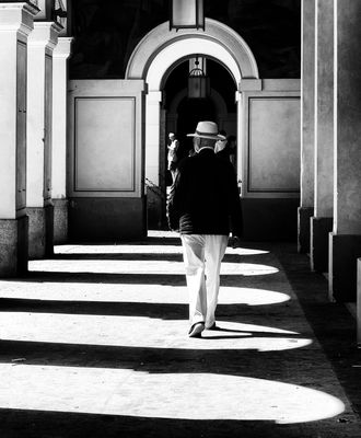 MANN geht spazieren / People  photography by Photographer antonkimpfbeck ★2 | STRKNG