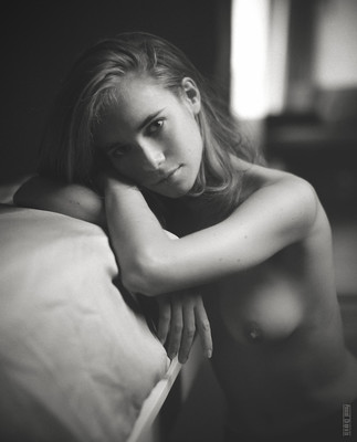 Margot / Portrait  photography by Photographer Pascal Chapuis ★62 | STRKNG