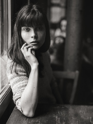 Clara / Portrait  photography by Photographer Pascal Chapuis ★65 | STRKNG