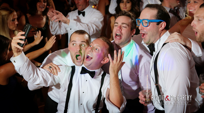 Boys / Hochzeit  Fotografie von Fotografin Benoit and McCarthy Photography ★1 | STRKNG