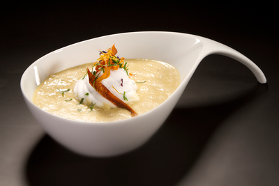 Spargelsuppe mit Sahne / Food  Fotografie von Fotograf Wolf | STRKNG