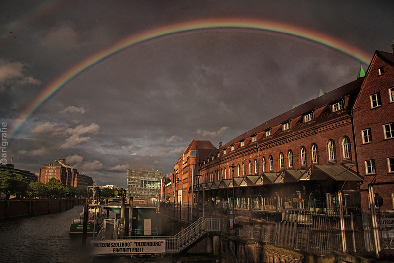 Regenbogen über der Speicherstadt - &copy; arigrafie | Stadtlandschaften