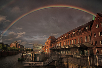 Regenbogen über der Speicherstadt / Stadtlandschaften  Fotografie von Fotografin arigrafie | STRKNG