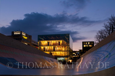 Blaue Stunde in Stuttgart am Schlossplatz / Architektur  Fotografie von Fotograf Thomas Rathay PhotoDesign | STRKNG