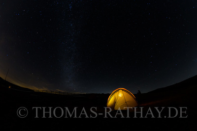 Sternenhimmel über dem Winterbiwak im Eisacktal / Nacht  Fotografie von Fotograf Thomas Rathay PhotoDesign | STRKNG