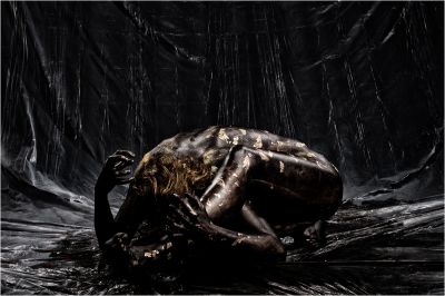 Beetle in the Dark / Fine Art  Fotografie von Fotograf Berlinportrait ★1 | STRKNG