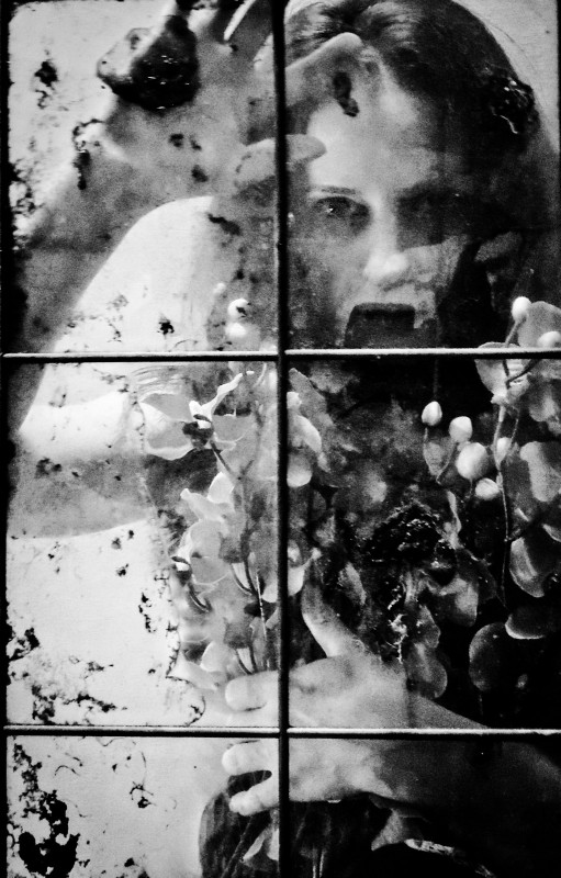 &quot;Let Me Go Out!&quot; - &copy; Milù BabaYaga | Schwarz-weiss