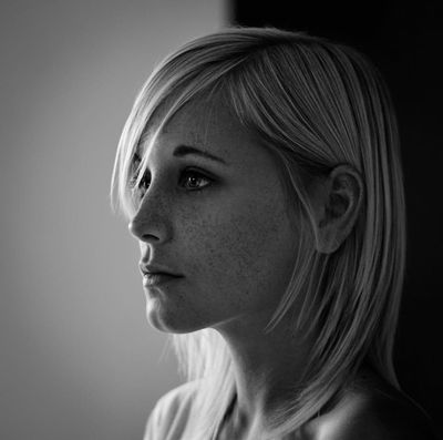 Laurie / Portrait  photography by Photographer D'Ombres &amp; de Lumières ★2 | STRKNG