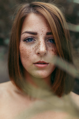 Lina / Portrait  photography by Photographer Andreas Wosnitza | STRKNG