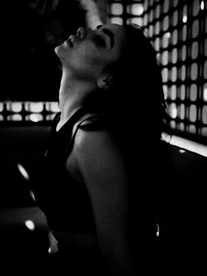 Jenni / Black and White  photography by Photographer Michael Serrahn | STRKNG