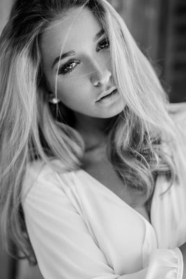 Yanica / Portrait  photography by Photographer david_gonsior_photographie ★1 | STRKNG