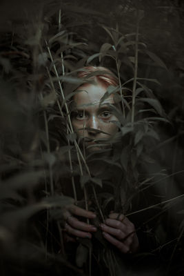 Look. / Portrait  photography by Photographer Piotr Polakiewicz ★7 | STRKNG