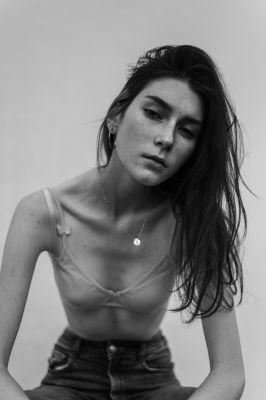 Sophia / Schwarz-weiss  Fotografie von Fotograf Piotr Polakiewicz ★7 | STRKNG