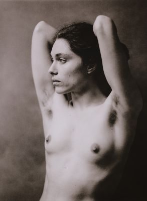 Manya I 2022 / Nude  Fotografie von Fotograf Axel Schneegass ★46 | STRKNG