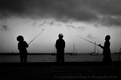 Fishing Awakens / Street  Fotografie von Fotograf Luther Roseman Dease, II ★1 | STRKNG