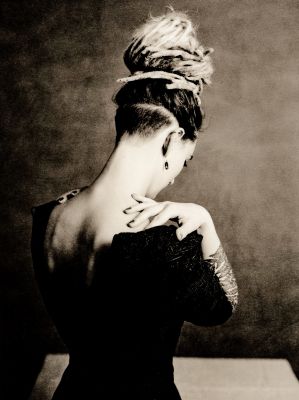 Annika / Black and White  photography by Photographer Carsten Domnick ★2 | STRKNG