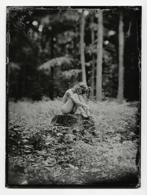 ...im Urwald....Licht finden im Wald... / Nude  photography by Photographer platinum O. ★5 | STRKNG