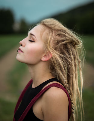 freedom / Portrait  photography by Model Mad Mel ★9 | STRKNG