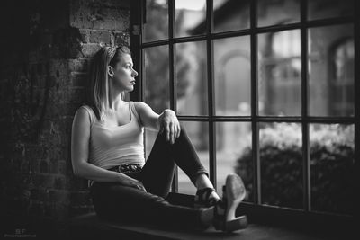 Tamara / Black and White  photography by Photographer Stefan Franziskus (sfPhotogrphr) | STRKNG