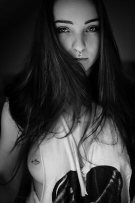 Michéle / Portrait  photography by Photographer Pascal Nisius | STRKNG